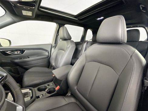 Used 2025 Subaru Forester Limited image 3