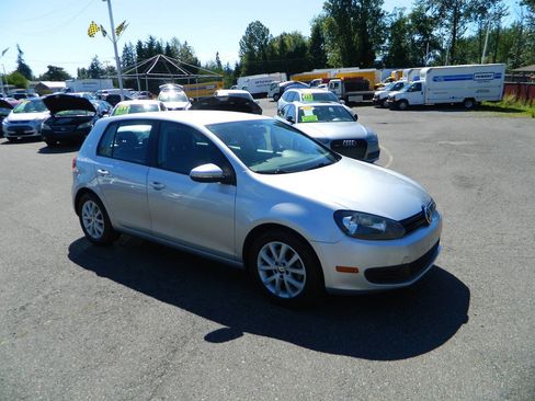 Used 2013 Volkswagen Golf 4-Door FWD image 2