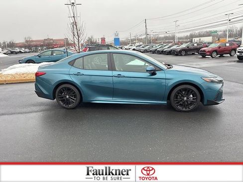 Certified 2025 Toyota Camry SE image 5