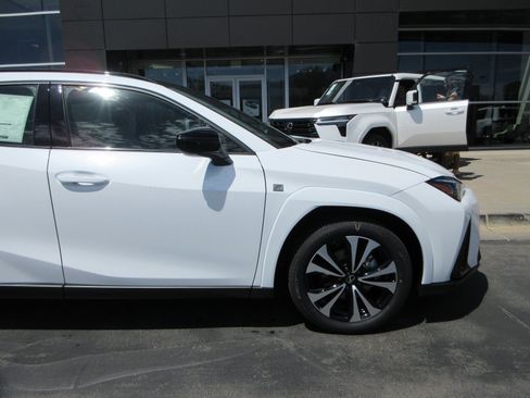 New 2026 Lexus UX 300h AWD image 13