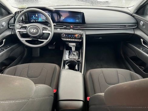 Certified 2025 Hyundai Elantra SEL image 12