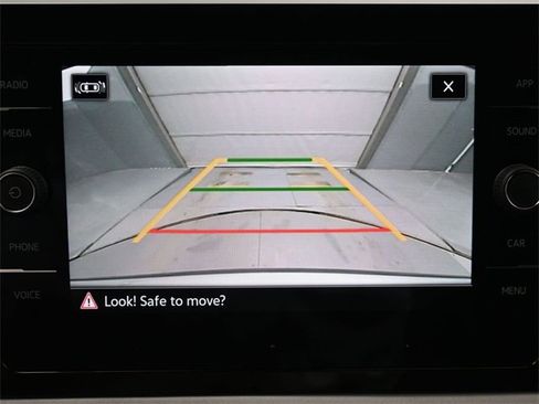 Certified 2025 Volkswagen Taos SE image 20