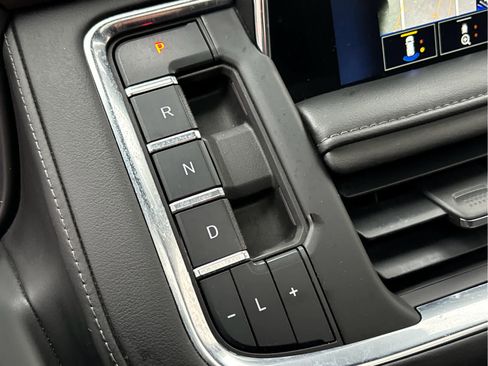 Used 2023 Chevrolet Suburban LT w/ Luxury Package image 24