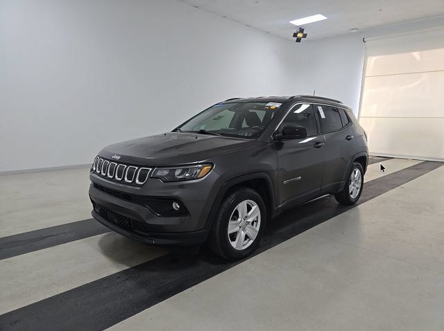 Used 2022 Jeep Compass Latitude FWD image 1