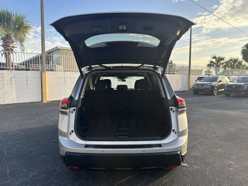 Used 2024 Nissan Rogue SV w/ SV Premium Package FWD image 13
