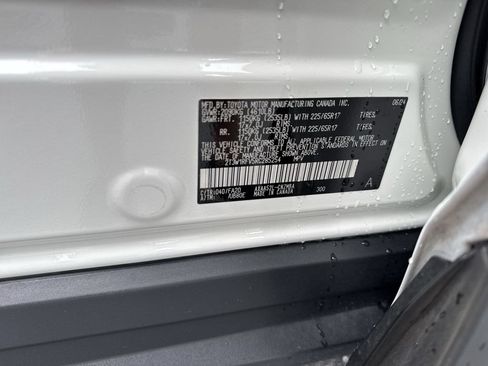 Used 2024 Toyota RAV4 XLE FWD image 60