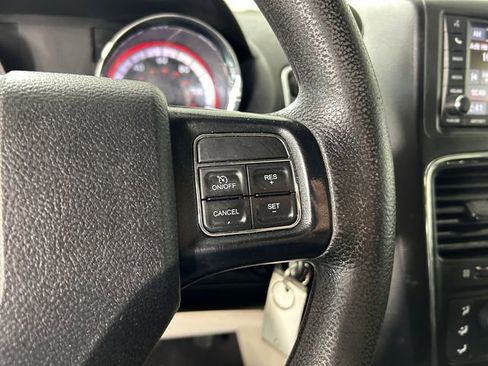 Used 2020 Dodge Grand Caravan SE FWD image 16