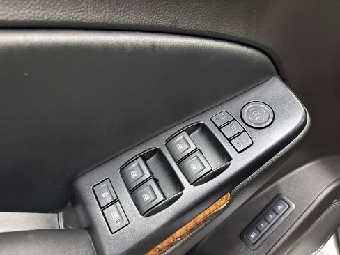 Used 2017 Chevrolet Suburban Premier image 14