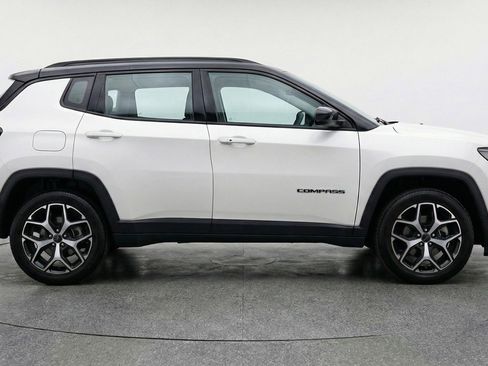 Used 2025 Jeep Compass Limited image 11