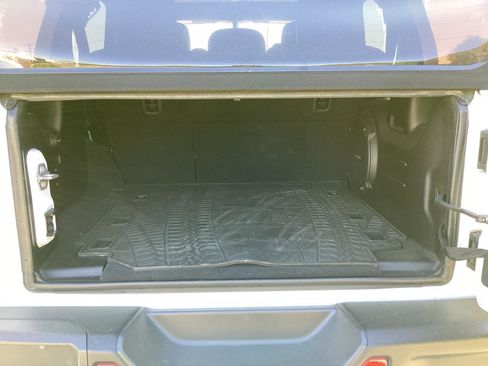 Used 2018 Jeep Wrangler Unlimited Rubicon AWD/4WD image 4