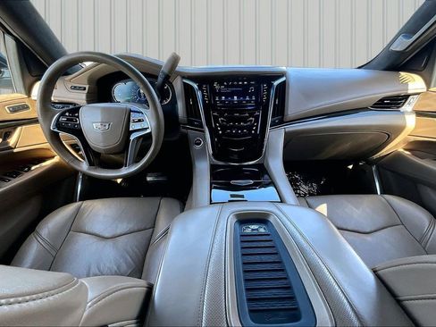 Used 2018 Cadillac Escalade ESV Platinum AWD/4WD image 6