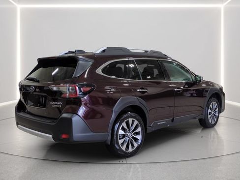 Used 2024 Subaru Outback Touring AWD/4WD image 5