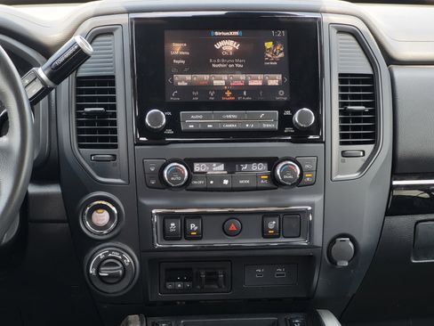 Used 2024 Nissan Titan SV w/ SV Convenience Package image 30