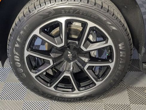 Certified 2022 Chevrolet Suburban RST w/ Luxury Package AWD/4WD image 8