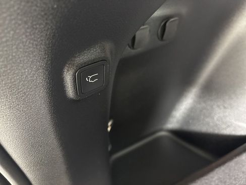 Used 2021 Jeep Cherokee Latitude Lux w/ Comfort/Convenience Group FWD image 21