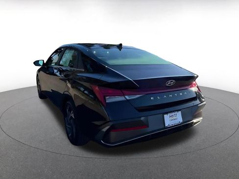 Used 2025 Hyundai Elantra SEL image 9