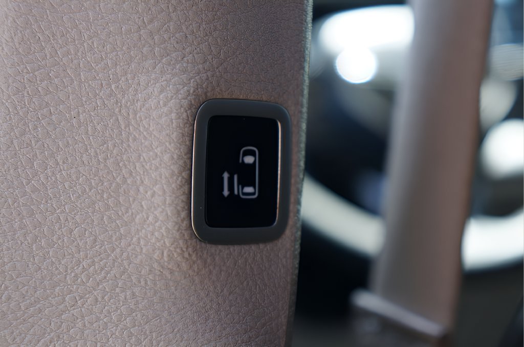 Used 2024 Chrysler Pacifica Touring-L FWD image 13