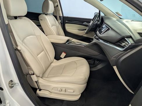 Used 2023 Buick Enclave Essence image 16