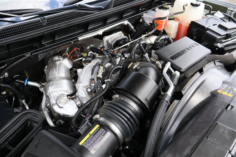 Used 2025 GMC Sierra 3500 AT4 w/ AT4 Premium Plus Package AWD/4WD image 11