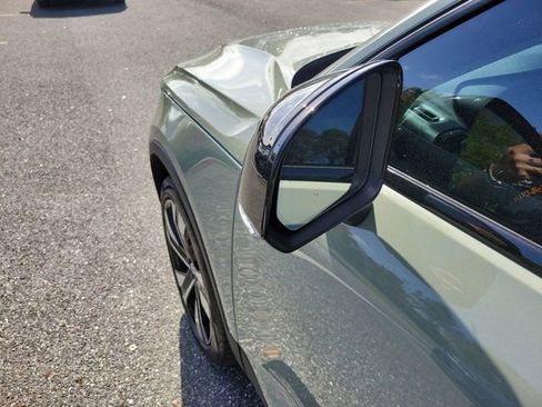 Used 2025 Volvo XC40 B5 Plus w/ Protection Package Premier image 18