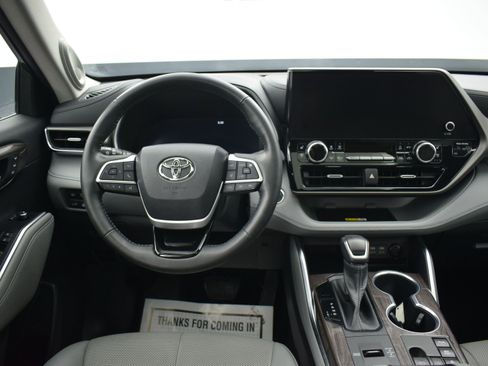 Used 2023 Toyota Highlander Limited AWD/4WD image 18