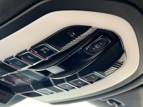 New 2026 Porsche Macan image 30