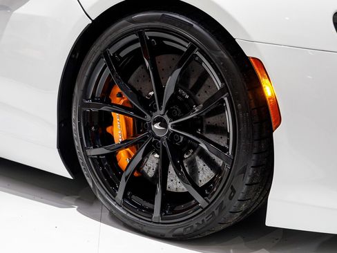 New 2026 McLaren Artura Spider RWD image 29