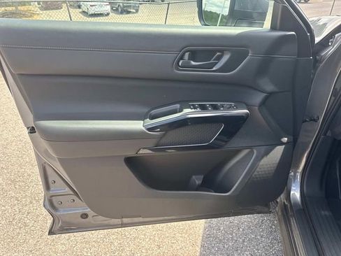 Certified 2025 Nissan Pathfinder SV FWD image 27
