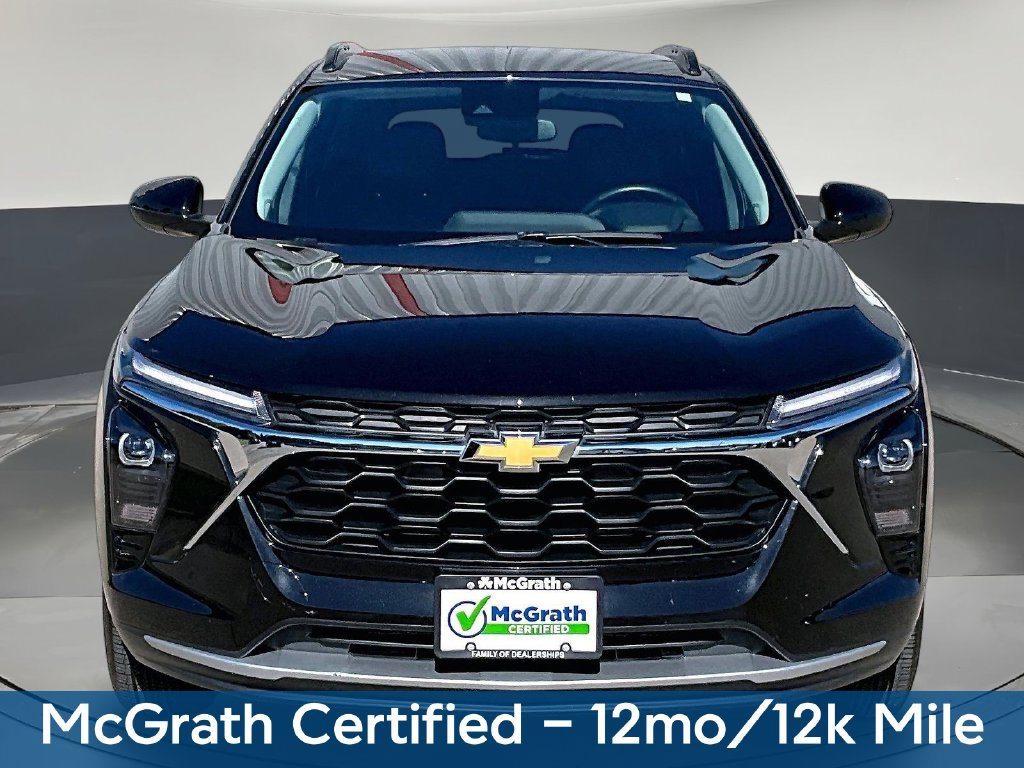 Used 2025 Chevrolet Trax LT w/ Driver Confidence Package FWD image 2