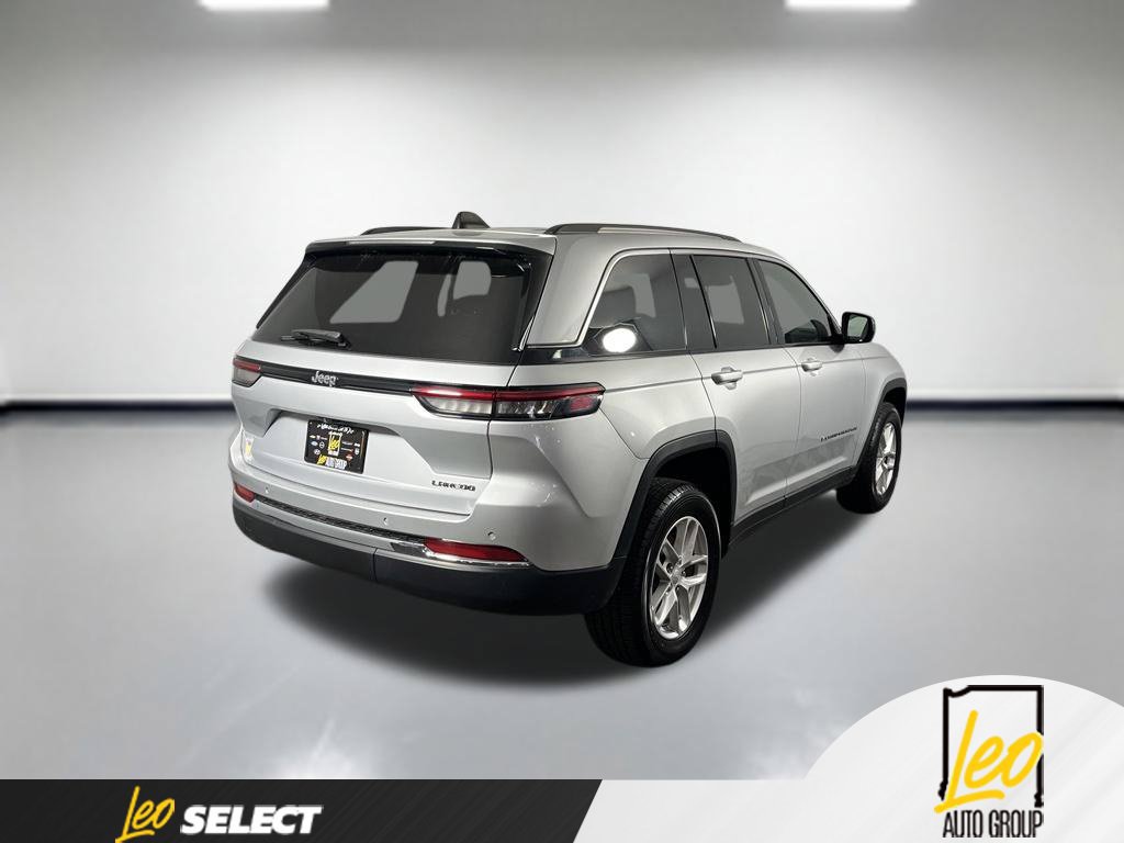 Used 2023 Jeep Grand Cherokee Laredo w/ Luxury Tech Group I RWD image 5