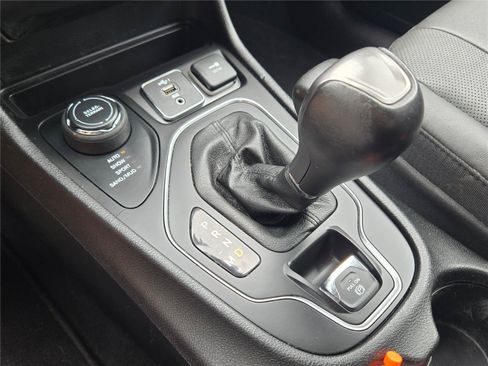 Used 2021 Jeep Cherokee Latitude Lux AWD/4WD image 23