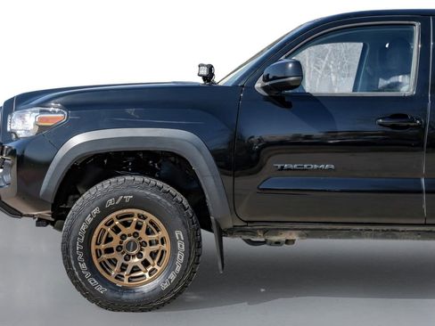 Used 2023 Toyota Tacoma SR5 w/ Trail Edition image 10