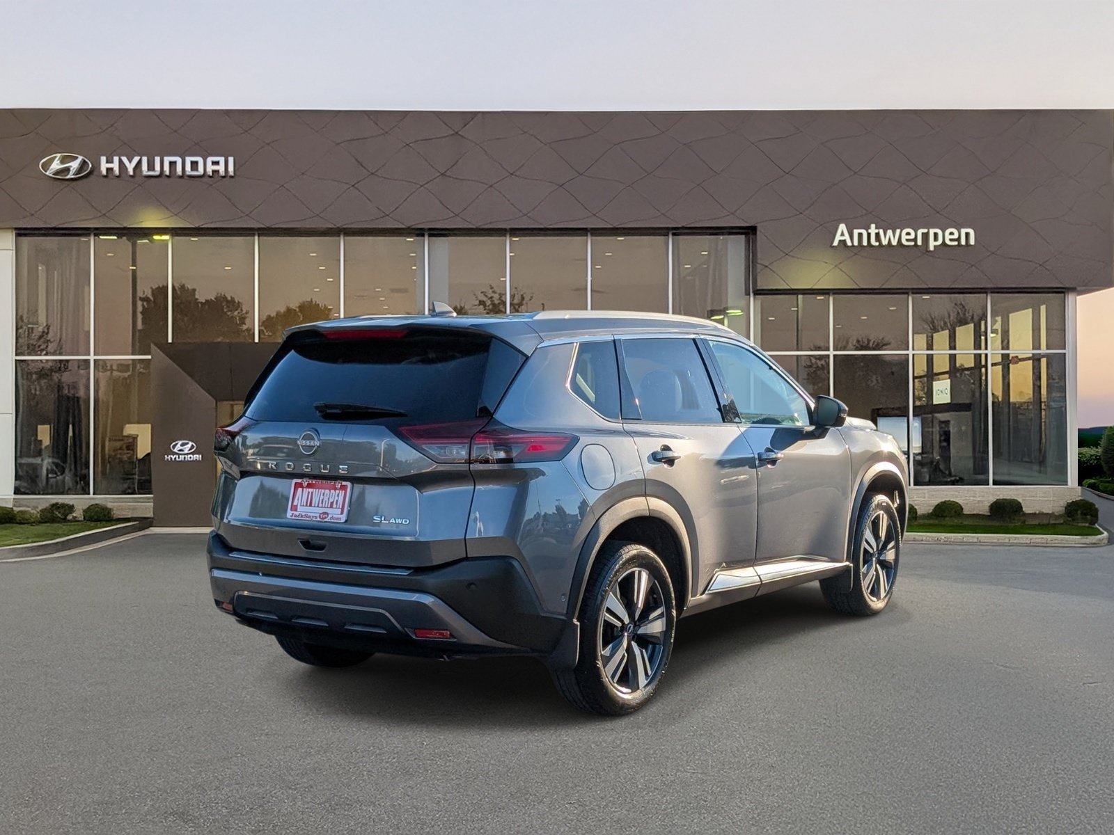 Used 2023 Nissan Rogue SL w/ SL Premium Package AWD/4WD image 3