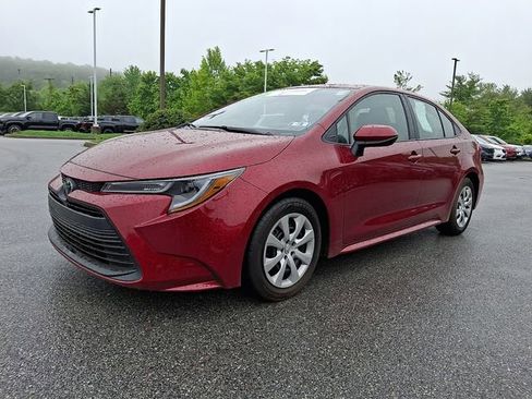 Certified 2025 Toyota Corolla LE FWD image 3