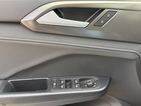 New 2026 Volkswagen Taos SE FWD image 23