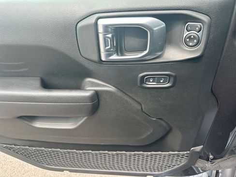 Used 2022 Jeep Wrangler Unlimited Sport AWD/4WD image 15