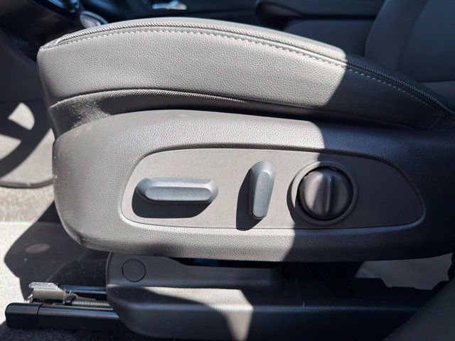 Used 2023 Buick Encore GX Select w/ Sport Touring Package FWD image 17