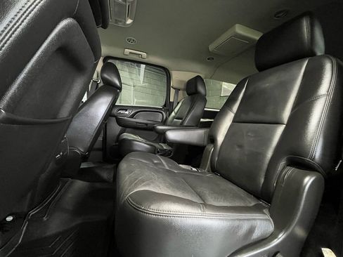 Used 2014 Chevrolet Suburban LT image 30