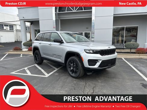 New 2025 Jeep Grand Cherokee 4WD image 1
