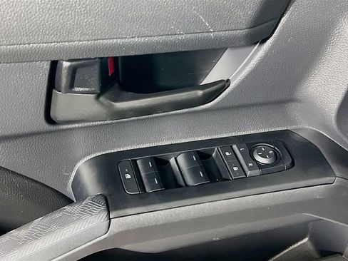 Certified 2025 Toyota Tacoma SR5 AWD/4WD image 16