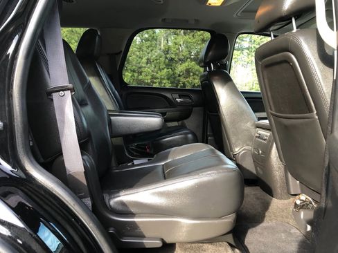 Used 2013 GMC Yukon SLT w/ SLT-2 Equipment Package image 15