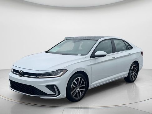 New 2026 Volkswagen Jetta SE image 2