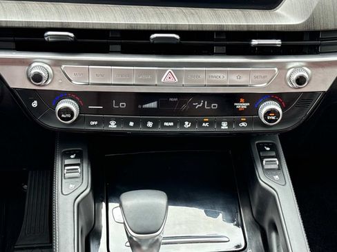 Used 2024 Kia Telluride EX w/ EX Captain's Chair Package AWD/4WD image 20