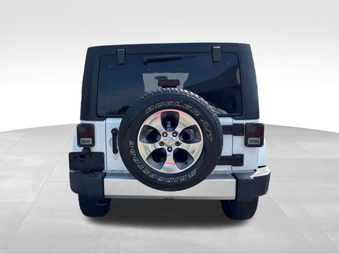 Used 2016 Jeep Wrangler Unlimited Sahara w/ Dual Top Group AWD/4WD image 3