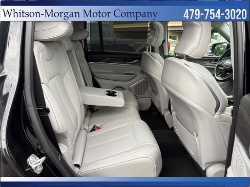 Used 2023 Jeep Grand Cherokee Overland w/ Luxury Tech Group IV AWD/4WD image 40