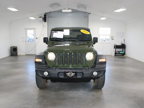 Used 2021 Jeep Wrangler Sport AWD/4WD image 3