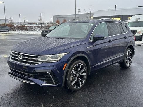 Certified 2022 Volkswagen Tiguan SEL R-Line image 3