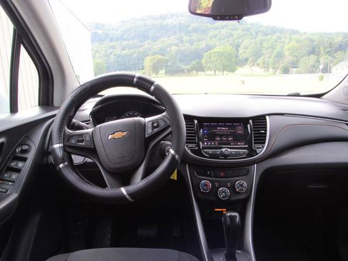 Used 2020 Chevrolet Trax LS w/ Tint and Cruise Package FWD image 6