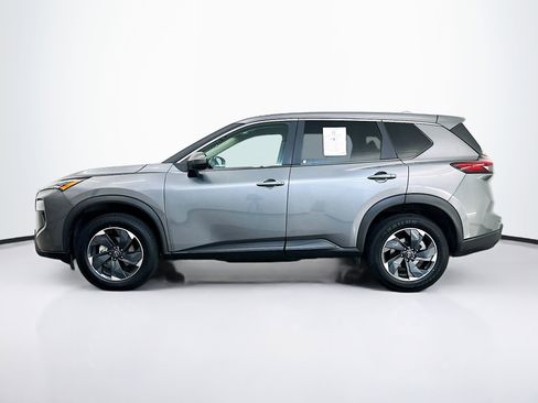 Used 2025 Nissan Rogue SV image 4