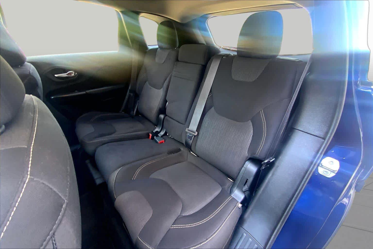 Used 2015 Jeep Cherokee Latitude FWD image 18